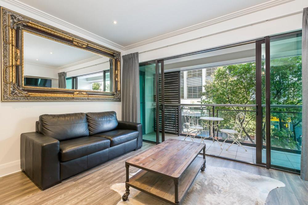 Corporate, Spacious Staycation - Sky Tower Views 奥克兰 外观 照片
