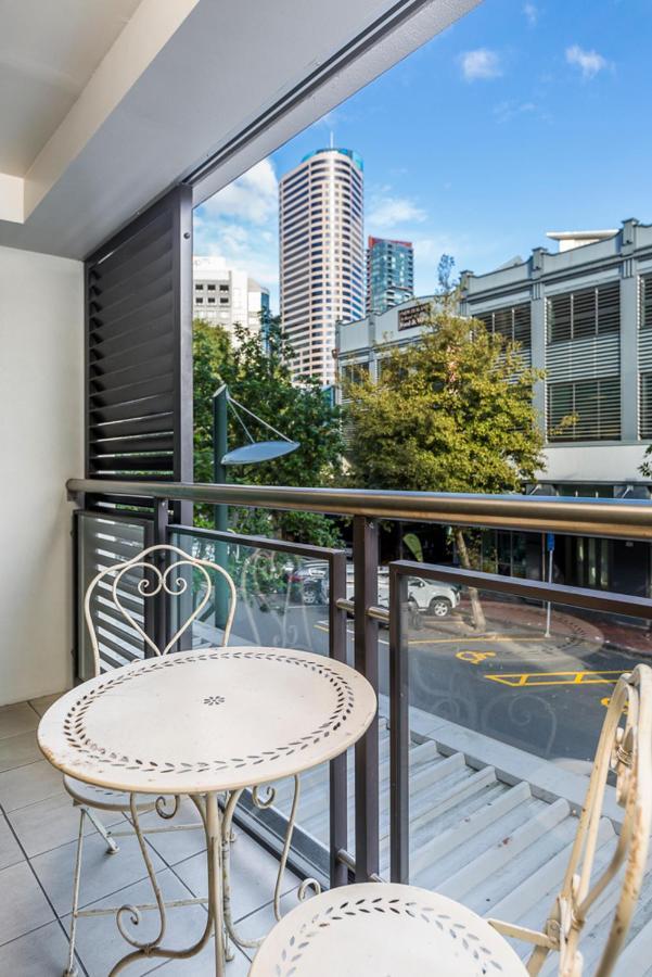 Corporate, Spacious Staycation - Sky Tower Views 奥克兰 外观 照片